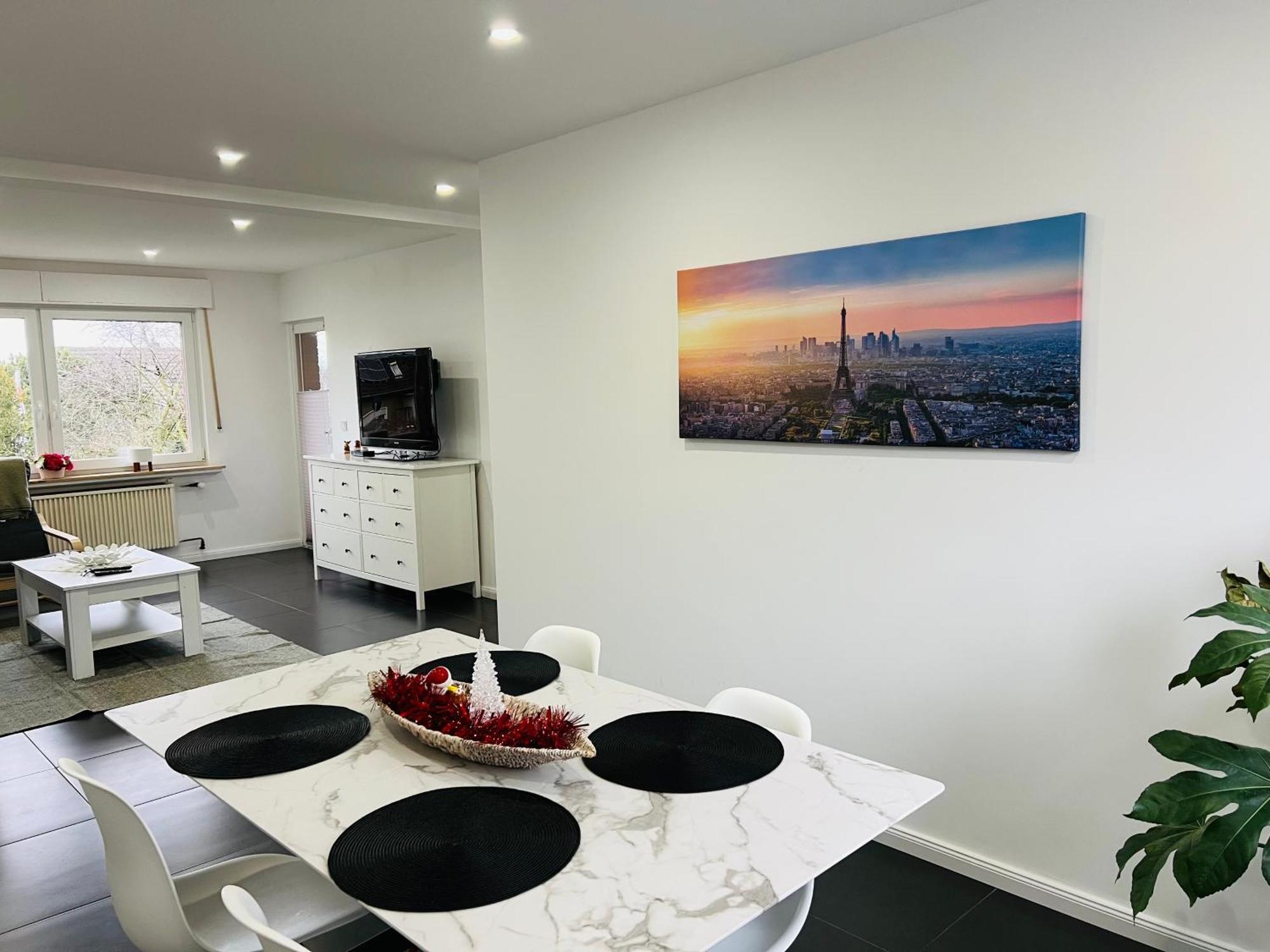 Elegante In Mit Balkon, Zentral, Bahnhof Nah, Phantasialand Bruehl Bei Cologne Appartement *